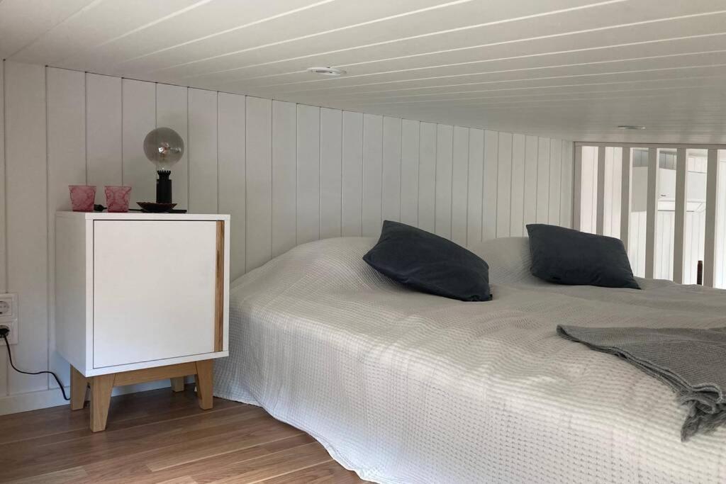 Cabin In The Woods, Close To Lake Maelaren يسكيلستونا المظهر الخارجي الصورة