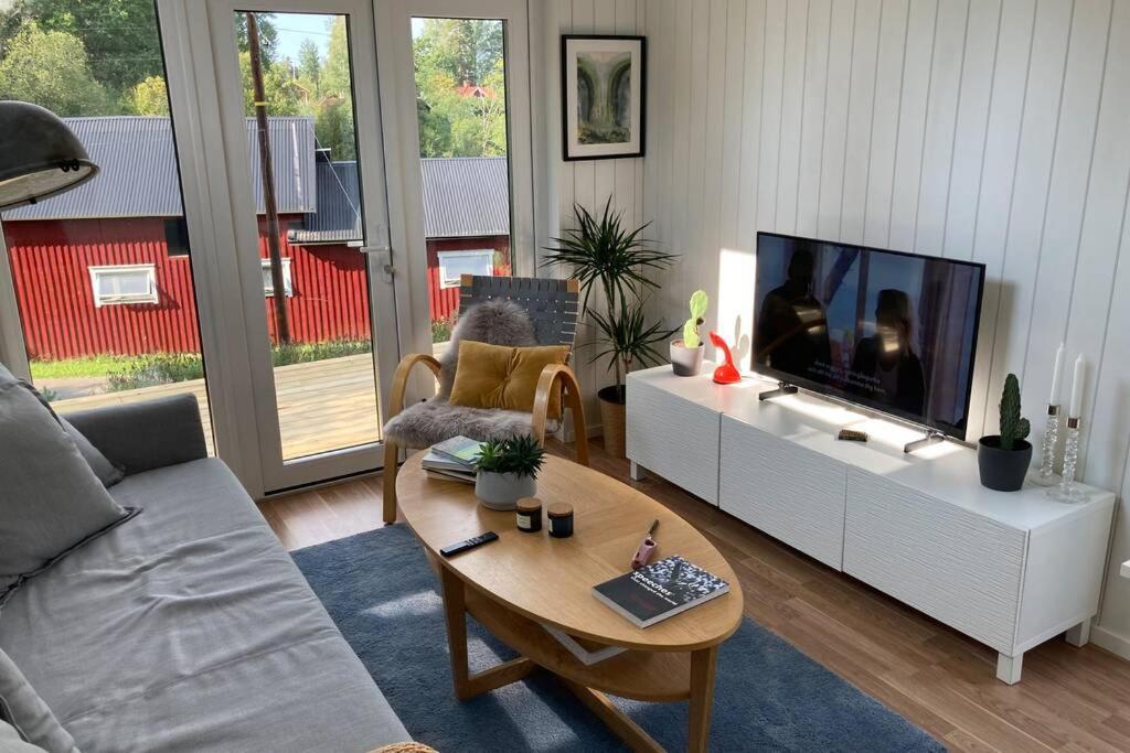Cabin In The Woods, Close To Lake Maelaren يسكيلستونا المظهر الخارجي الصورة