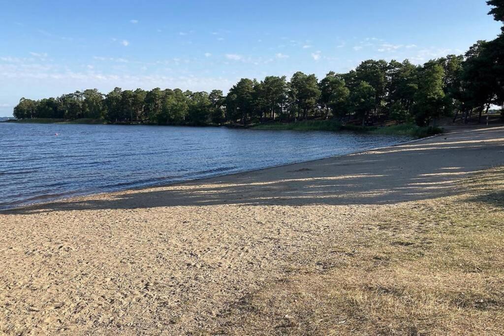 Cabin In The Woods, Close To Lake Maelaren يسكيلستونا المظهر الخارجي الصورة