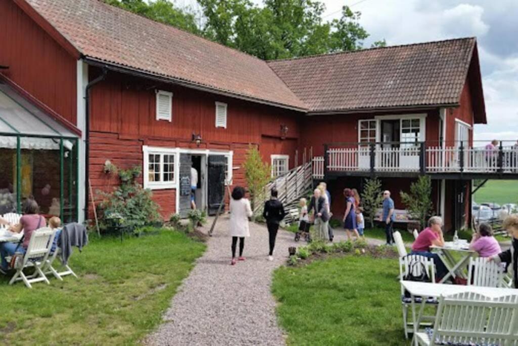 Cabin In The Woods, Close To Lake Maelaren يسكيلستونا المظهر الخارجي الصورة