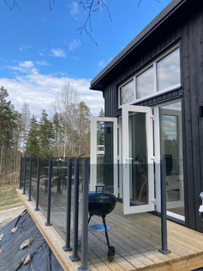 Cabin In The Woods, Close To Lake Maelaren يسكيلستونا المظهر الخارجي الصورة